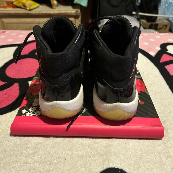 Jordan Air Size 7 - Picture 4 of 5